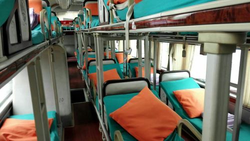 卧铺大巴车内景.