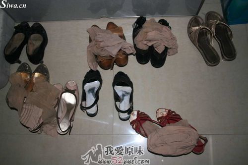 【转载】某公司的女更衣室 - 留恋丝袜q群127283821的