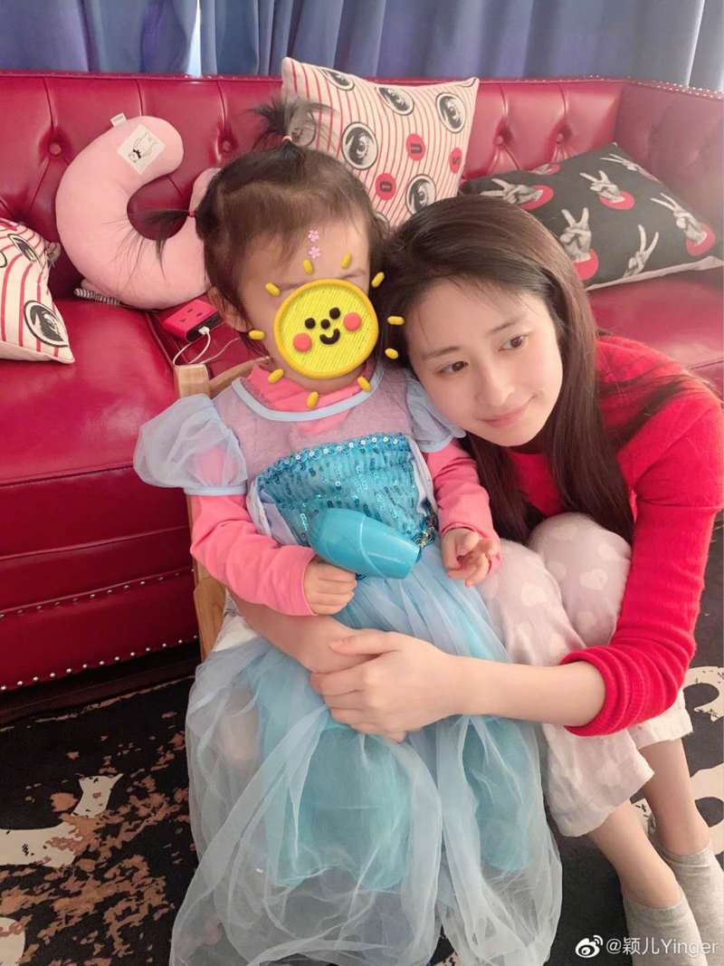 颖儿元宵节晒与小月亮合照,甜蜜又有爱,付辛博未出镜