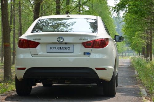 续航给力驾驶感强试驾北汽新能源车型eu260