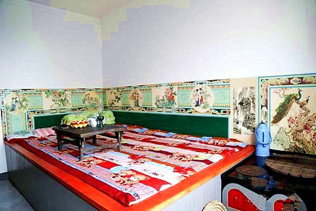 忆农村"炕围画"