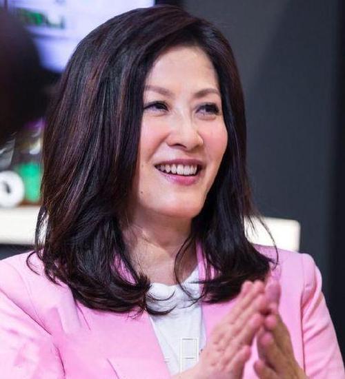 香港"女精英"陈慧珊,其他部位其实还算不错,但就是松弛的眼周让她看