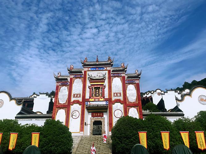 屈原故里牌坊,是秭归老县城归州的标志性建筑.