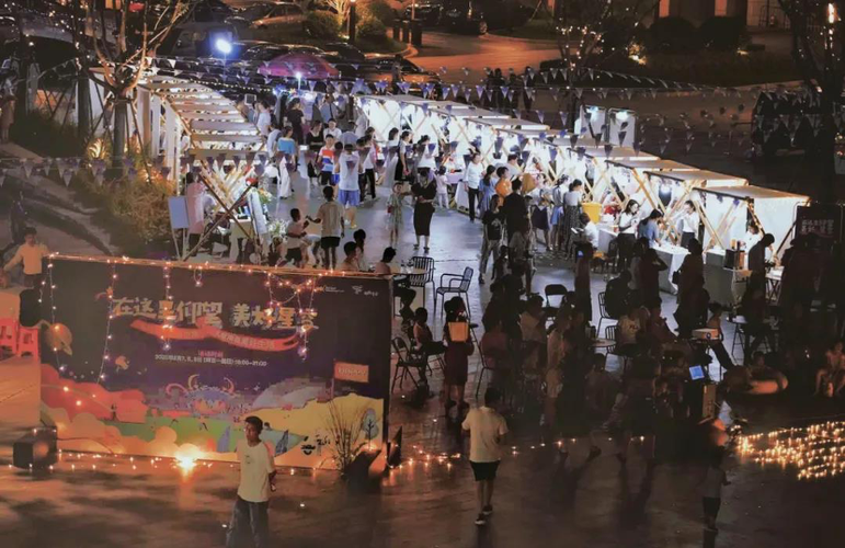 气的夜市你当然可以在网络上,搜罗出应有尽有的商品还有萌萌的小孩子