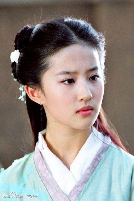 刘亦菲——赵灵儿(刘亦菲凭借电视剧《仙剑奇侠传》人气飙升,她所饰演