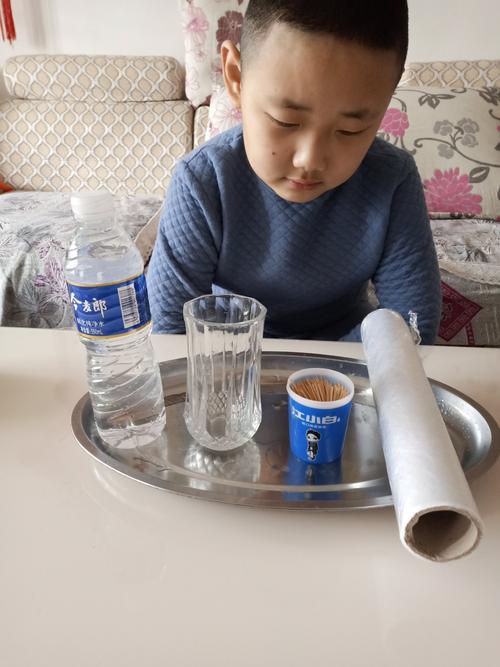 水寨学区学校中心小学科学小实验--滴水不漏