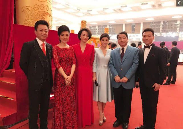 金牌娱乐 - 周涛不参加春晚做什么去了?主持商业活动,自曝要生二胎