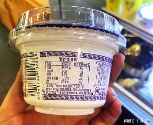 选购酸奶时,咱们可以检查下包装,一般在配料表旁边就有营养成分表.
