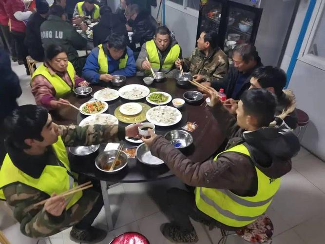 威海国际经贸交流中心项目工地农民工之家农民工生活写照