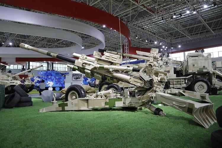 中国新型ah4榴弹炮击败美国产品