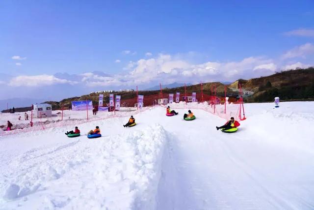 度初级,中级,教学,单板王岗坪滑雪场都尽显用心从配套设施到整体设计