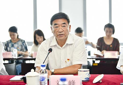 协会党委副书记,秘书长刘峰主持会议