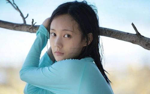 这位小花也太敢了_李一桐