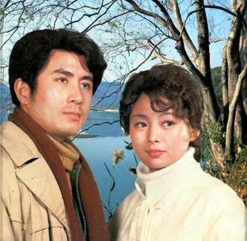 此后,张瑜又陆续出演了《巴山夜雨》《小街》《知音》等经典电影.