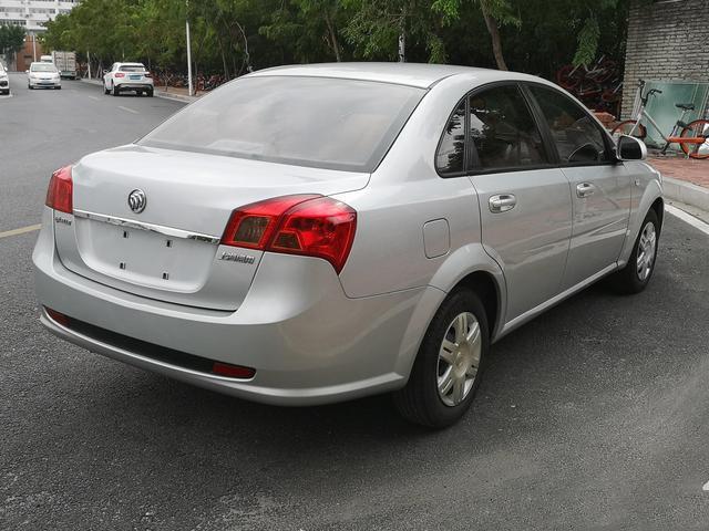 男子买了一辆别克凯越看到内饰后网友还是以前的车子有感觉