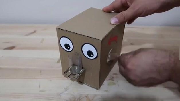 给孩子做个纸箱存钱罐动手能力自制玩具动手制作制作过程