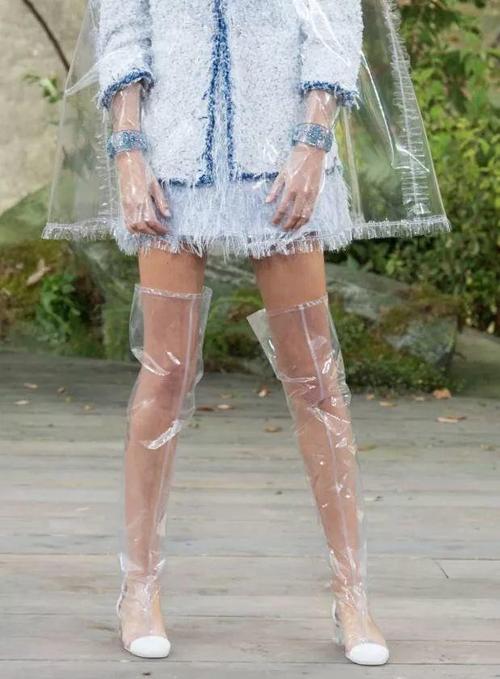 听说,今年穿"塑料袋"才好看?