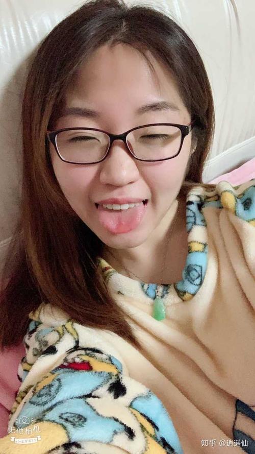 我老婆个子不高但很可爱的那种,身材很好,乍一看没啥,看多了觉得不错