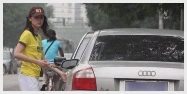 孙俪开三百万敞篷豪车高调出街被曝3部戏赚17亿