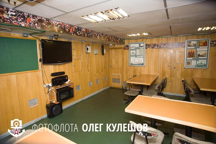 别人家的核潜艇上个厕所都嫌挤 苏联台风级上居然还有