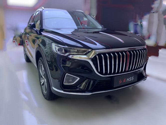 红旗hs5:为了买车和家人闹翻,买顶配还送发光立标