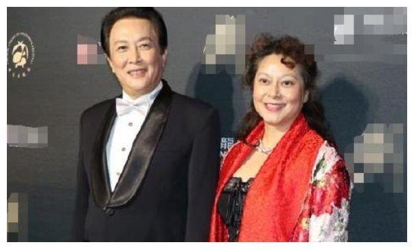 揭开唐国强的遮羞布,女儿唐莉忍无可忍,揭开1990年母亲自杀之谜