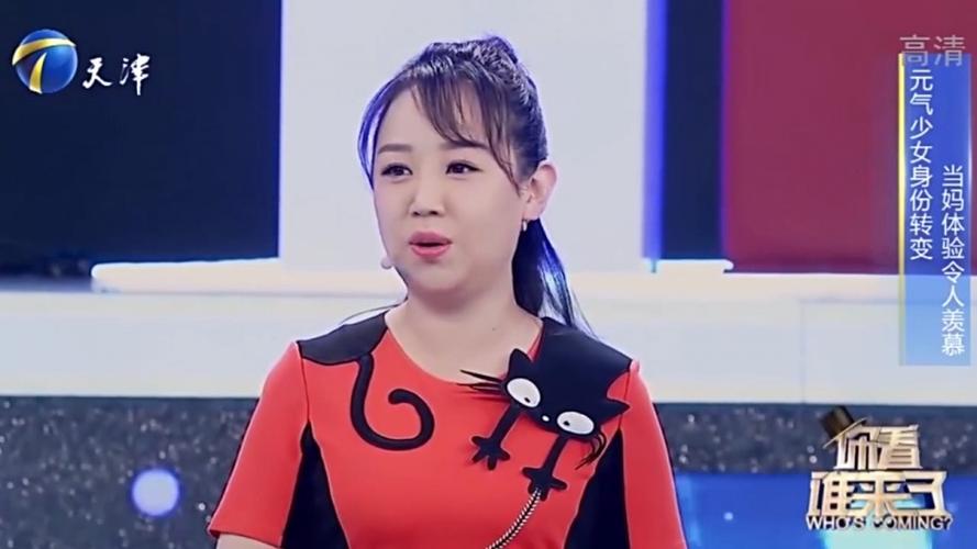 童星关凌现身舞台分享当妈感受坦言生完二胎更加幸福