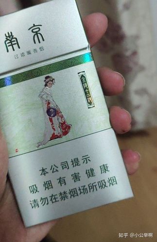 单纯觉得包装好看,金陵十三钗啊,其实我不会抽烟,每次抽了一下把烟子