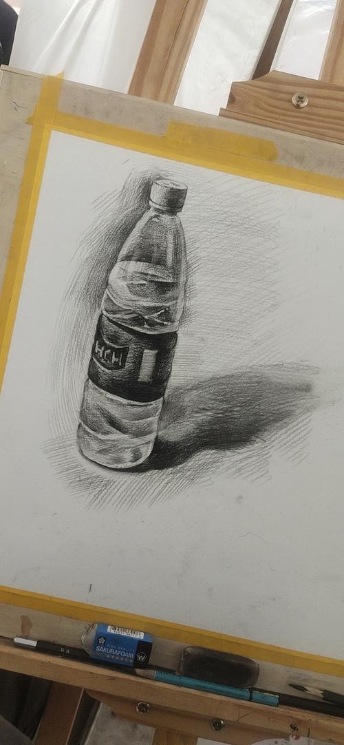 矿泉水瓶子素描