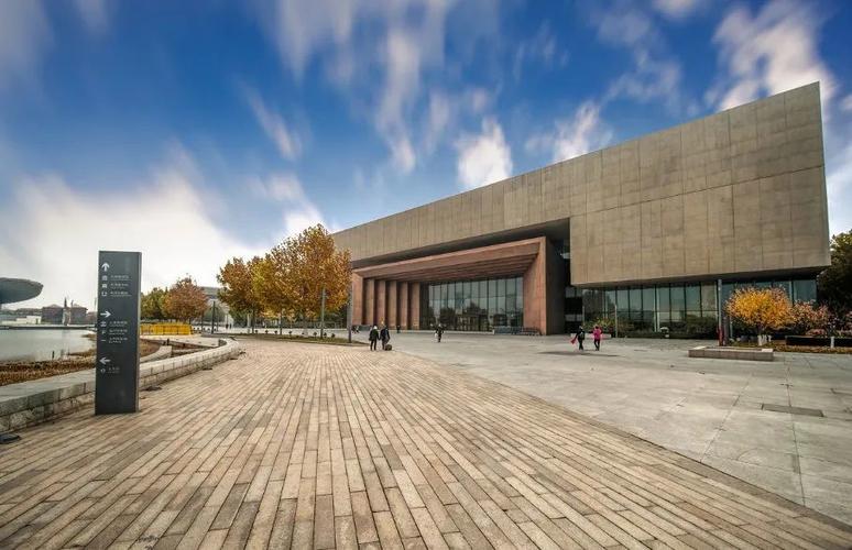 天津博物馆前身为1918年成立的天津博物院,2004年由原天津市艺术博物