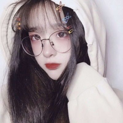 女生qq头像戴眼镜霸气