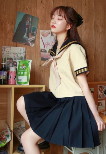 清纯女大学生穿jk制服室内摄影美女白皙俏皮写真