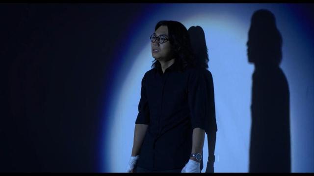 胡昆汀一出场,导演没个导演样,整天大师语录挂嘴边,并且整天对演员