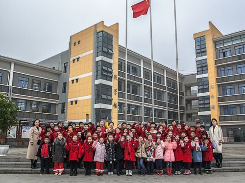 (又添新图)中国 国旗 五星红旗——涪陵城七校兴涪校区一12班升旗仪式