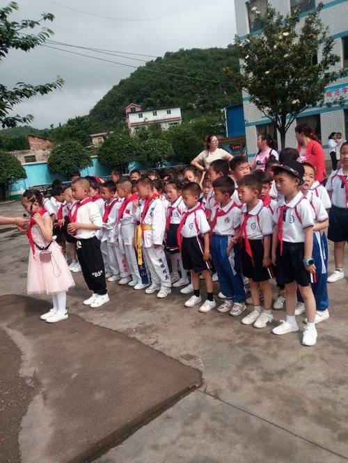 2019年5月17日上午,清镇市扁坡小学举行红歌赛,第一次