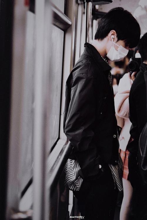 集美们我为严浩翔上楼了,能不能发几张没有水印的照片