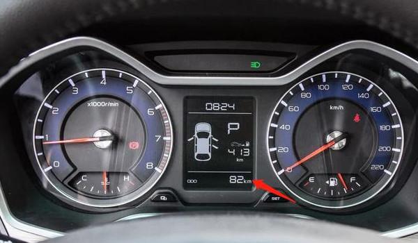 吉利远景x3在哪里看平均油耗吉利远景x3怎么查油耗仪表盘查看