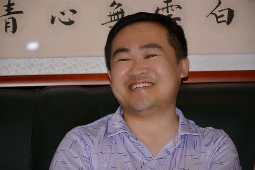 王鼎杰,1980年出生,历任某战略智库高级研究员,学术部部长,学术工作