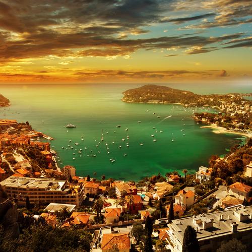 二,摩纳哥风景秀美,气候宜人