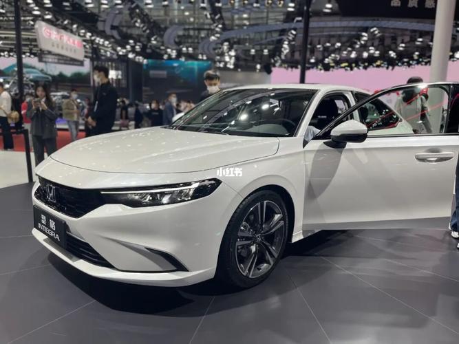 本田型格白色真的让人眼前一亮05