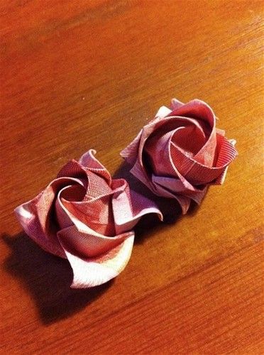 用钱折玫瑰花步骤图解怎么用100元钱折玫瑰花教程