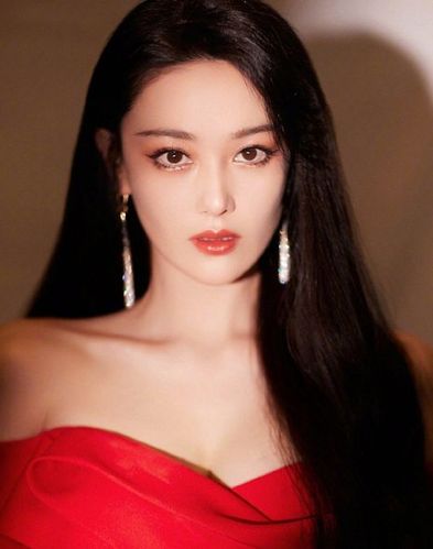 张馨予:短发秒变"长发",以性感造型杀回《浪姐2》成团