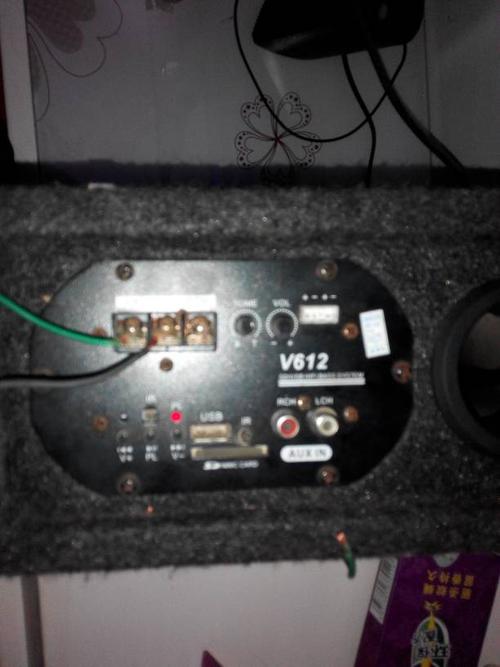 车载低音炮怎样改装成家用的连到电脑上面