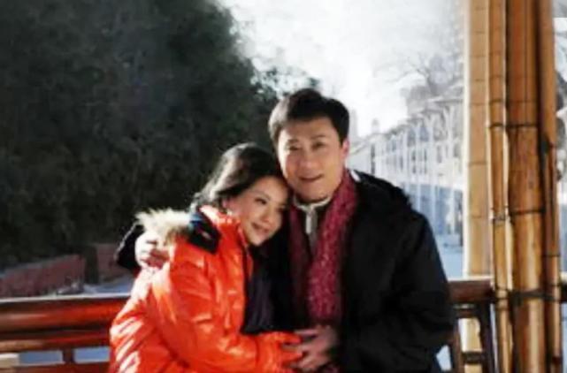 谈到未来,耿为华表示自己对于再婚没有想法,女儿还小,个人大事以后再