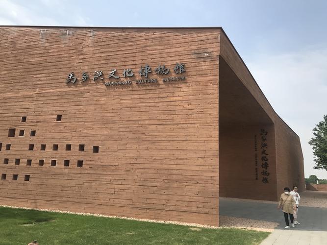 博物馆位于浙江省嘉兴市南湖区马家浜路297号,马家浜文化是中国长江下