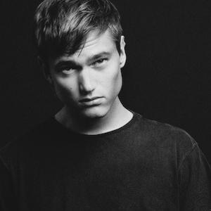 《leave the world behind》歌词 — adrian lux