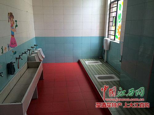 幼儿园厕所不分男女 家长担心不利于保护隐私