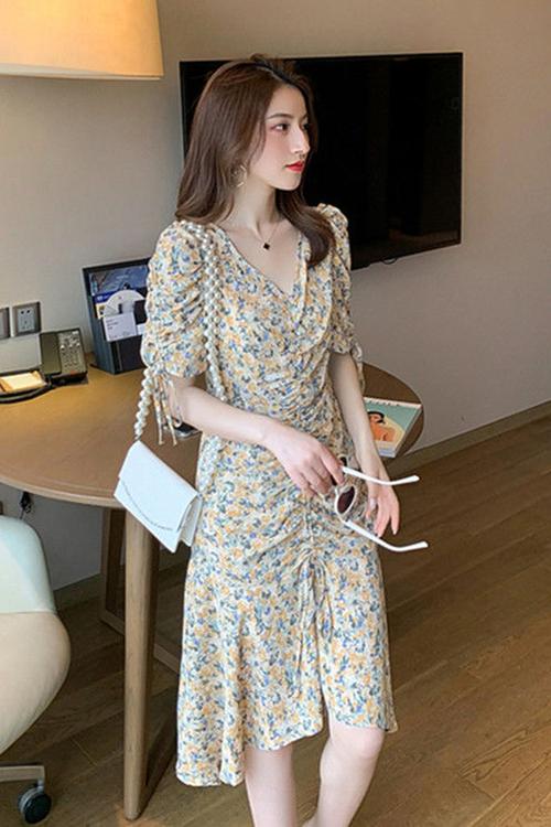 雪纺碎花连衣裙夏2020新款女复古v领短袖褶皱抽绳收腰中长裙