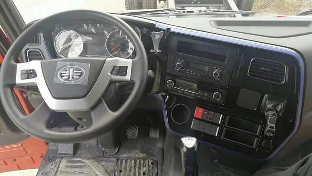 一汽解放龙v2.0版本冷藏车,驾驶室高顶双卧,内饰好看实用