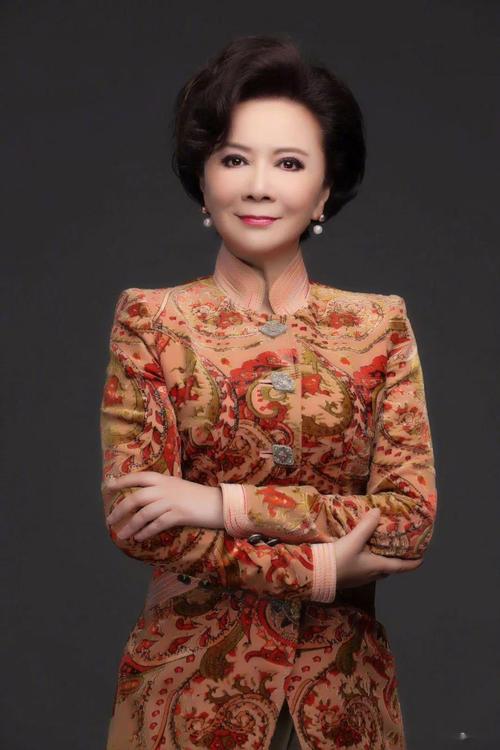 年近60的蔡明深藏不露,被大家称为小品女王,27次登上春晚